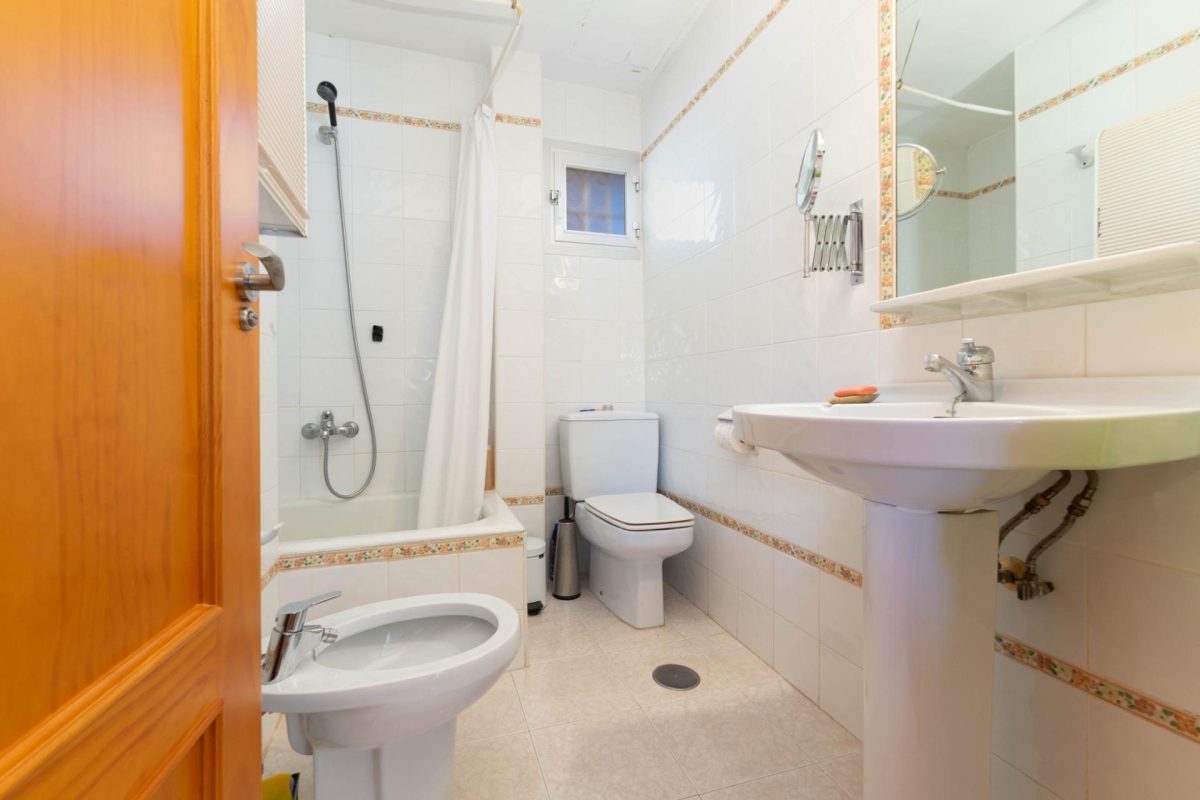 Apartamento con terraza y piscina a diez minutos del mar, en Torreblanca — Foto 16