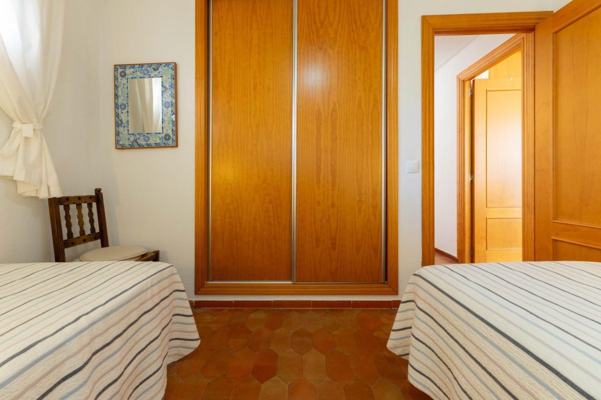 Apartamento con terraza y piscina a diez minutos del mar, en Torreblanca — Foto 19