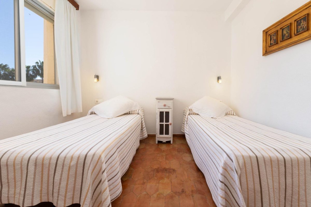 Apartamento con terraza y piscina a diez minutos del mar, en Torreblanca — Foto 15