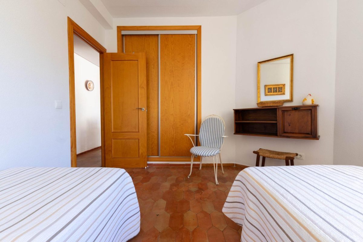 Apartamento con terraza y piscina a diez minutos del mar, en Torreblanca — Foto 12