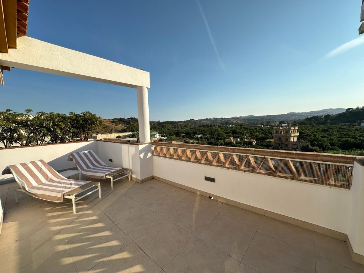 Mijas Golf - Super Ático 3 Dormitorios Impecable, 4 Piscinas, Garaje, 2 Pistas de Pádel, Zona Infantil (Sept-Junio) — Foto 12
