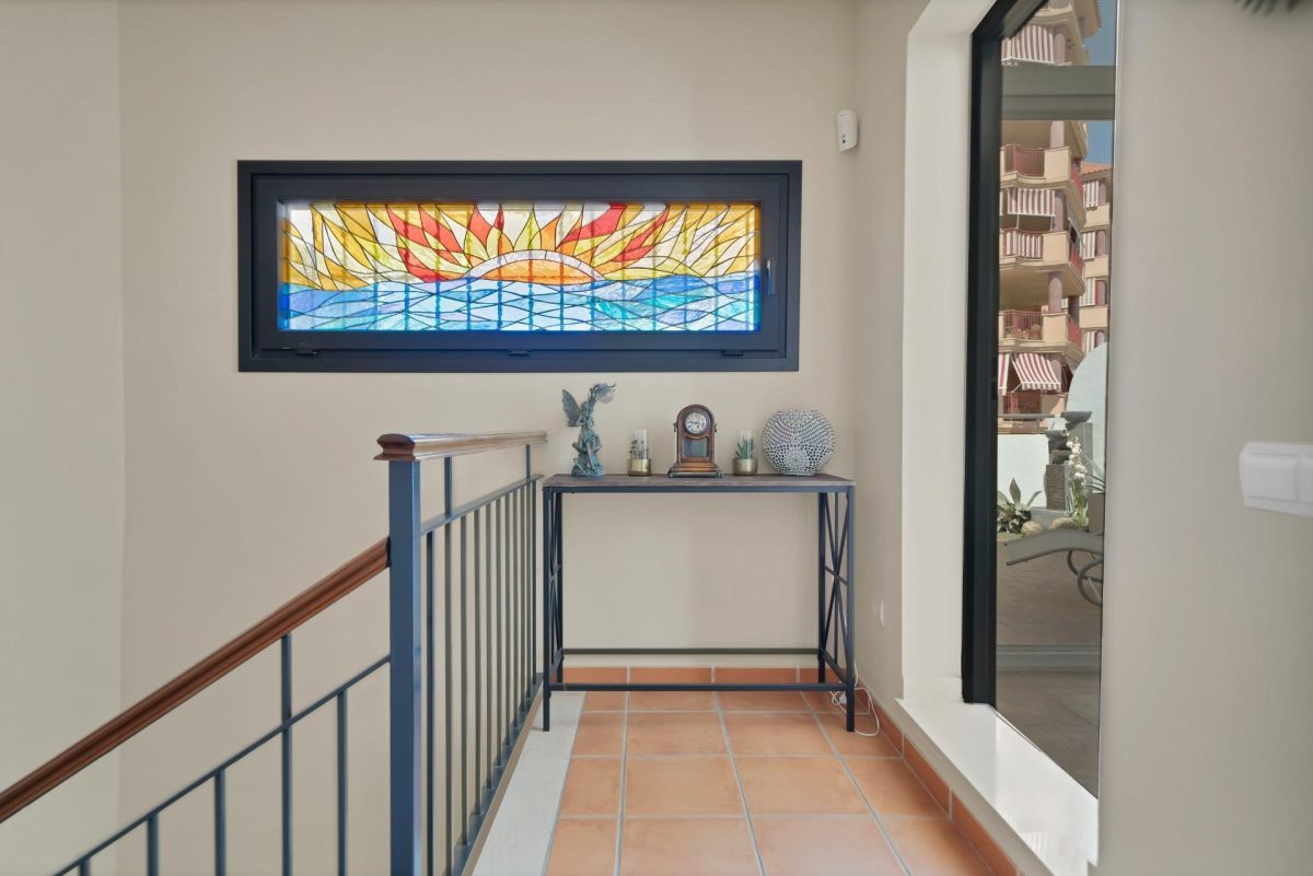 Adosado de Ensueño en Torreblanca: Luz, Espacio y Confort — Foto 26