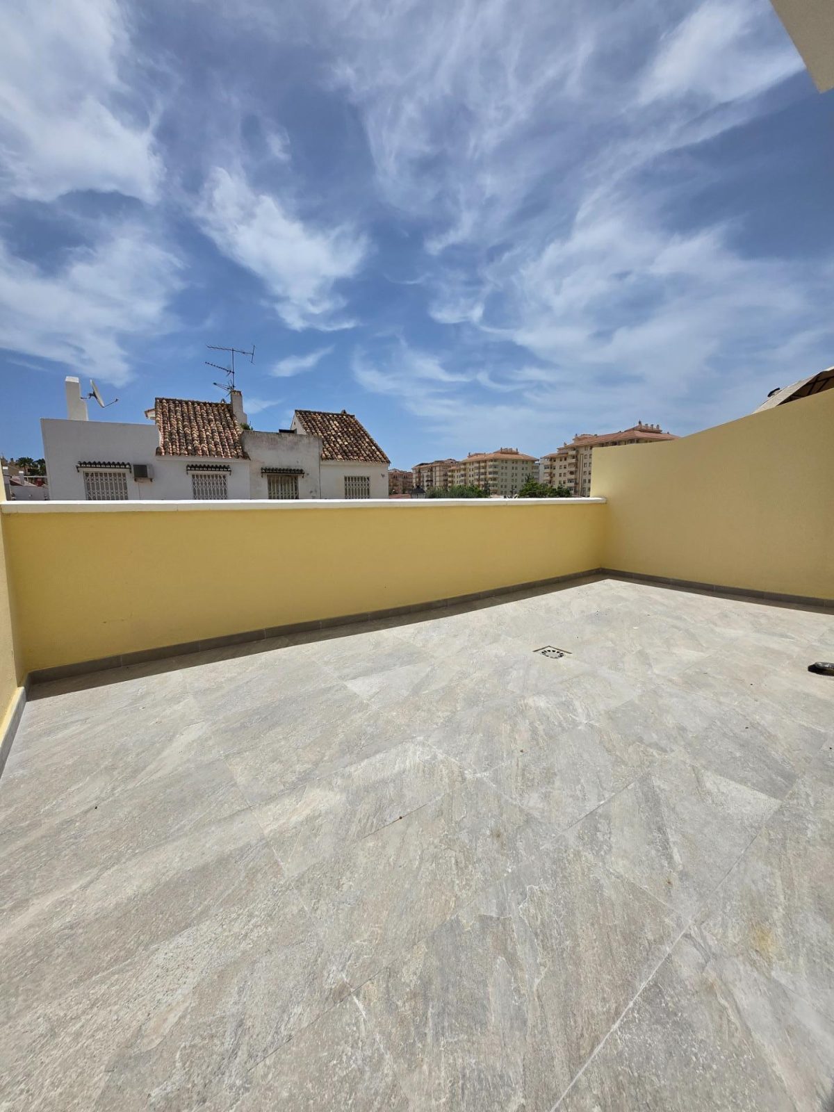 Los Boliches, Adosado Reformado 4 Dormitorios, Terrazas, Balcones, Parking, Piscina, Trastero — Foto 1