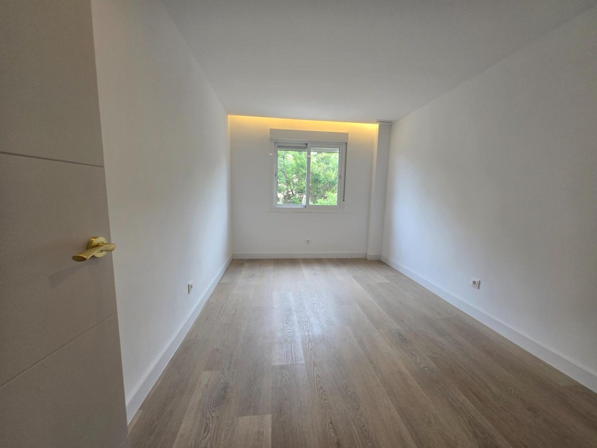 Fuengirola, Piso Reformado, 3 dormitorios, Garaje, Céntrico, Luminoso. — Foto 18