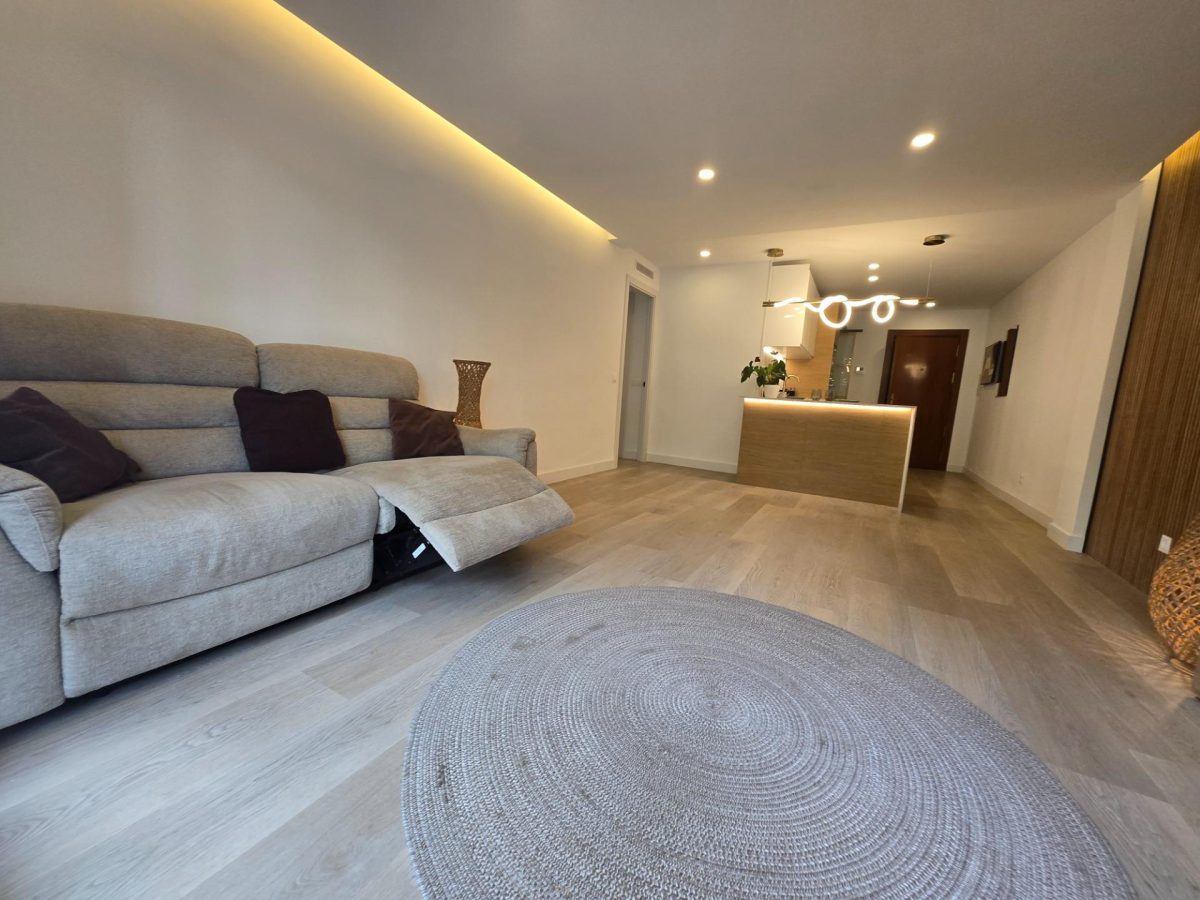 Fuengirola, Piso Reformado, 3 dormitorios, Garaje, Céntrico, Luminoso. — Foto 23