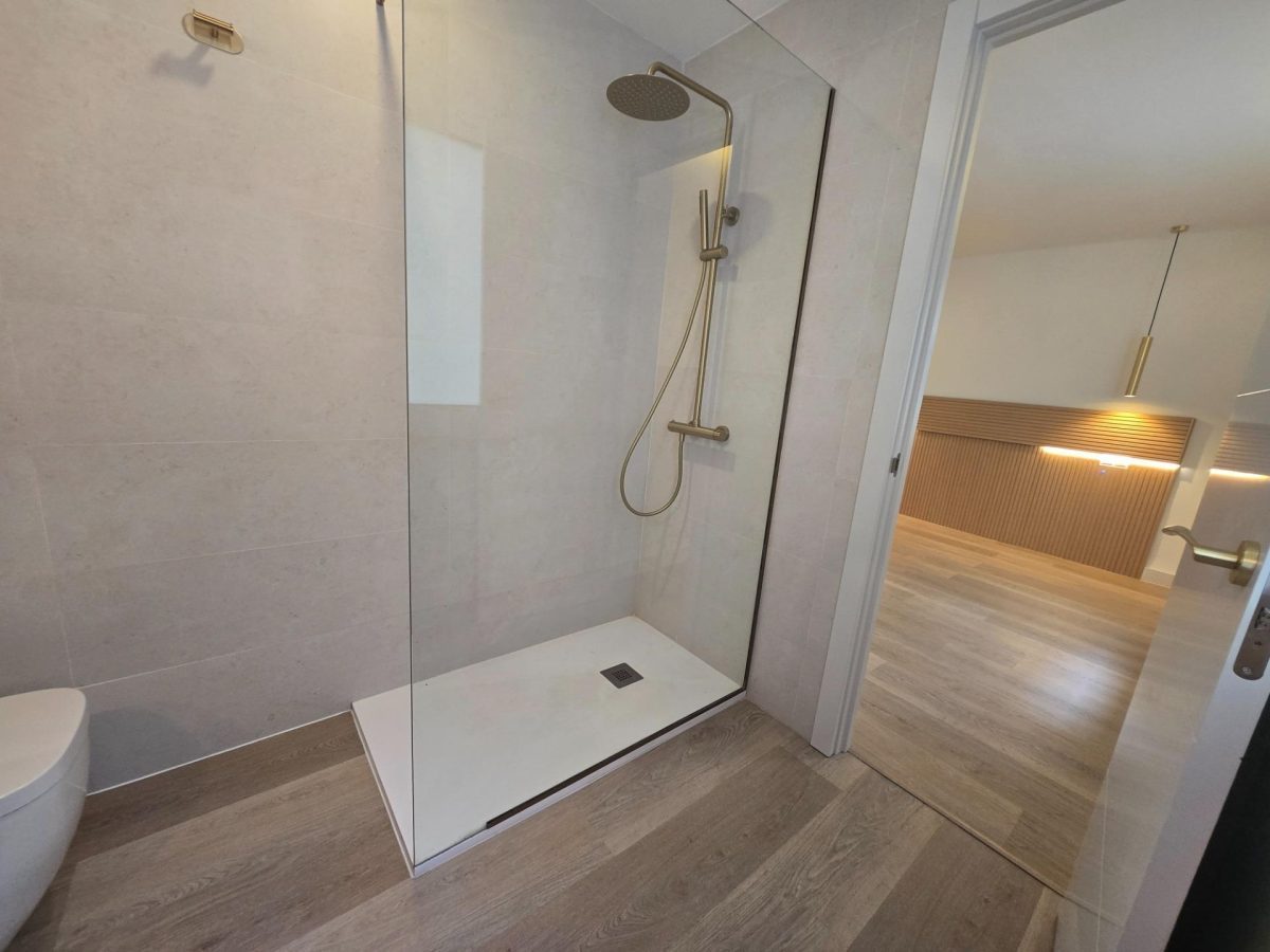 Fuengirola, Piso Reformado, 3 dormitorios, Garaje, Céntrico, Luminoso. — Foto 11