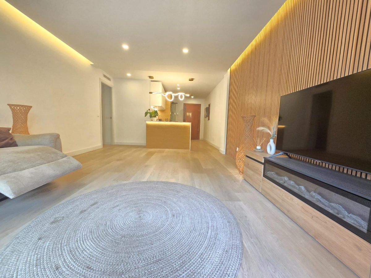 Fuengirola, Piso Reformado, 3 dormitorios, Garaje, Céntrico, Luminoso. — Foto 3