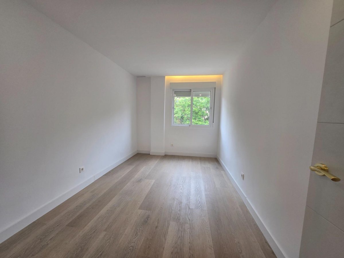 Fuengirola, Piso Reformado, 3 dormitorios, Garaje, Céntrico, Luminoso. — Foto 16