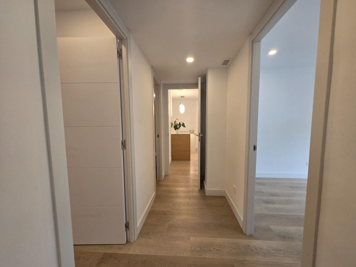 Fuengirola, Piso Reformado, 3 dormitorios, Garaje, Céntrico, Luminoso. — Foto 14