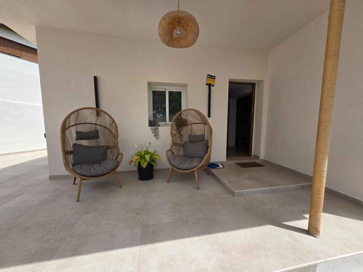 Torreblanca, Casa Reformada, 3 dormitorios + 1 oficina, Garaje, Piscina, jardín — Foto 29