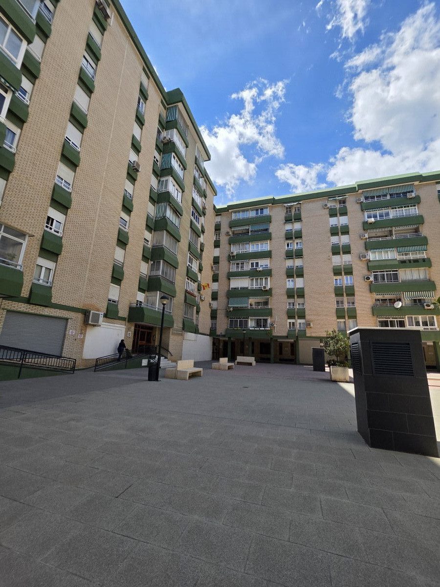 PISOS DE 4 HABITACIONES Y 2 BAÑOS EN EL ECHEVARRIA — Foto 1