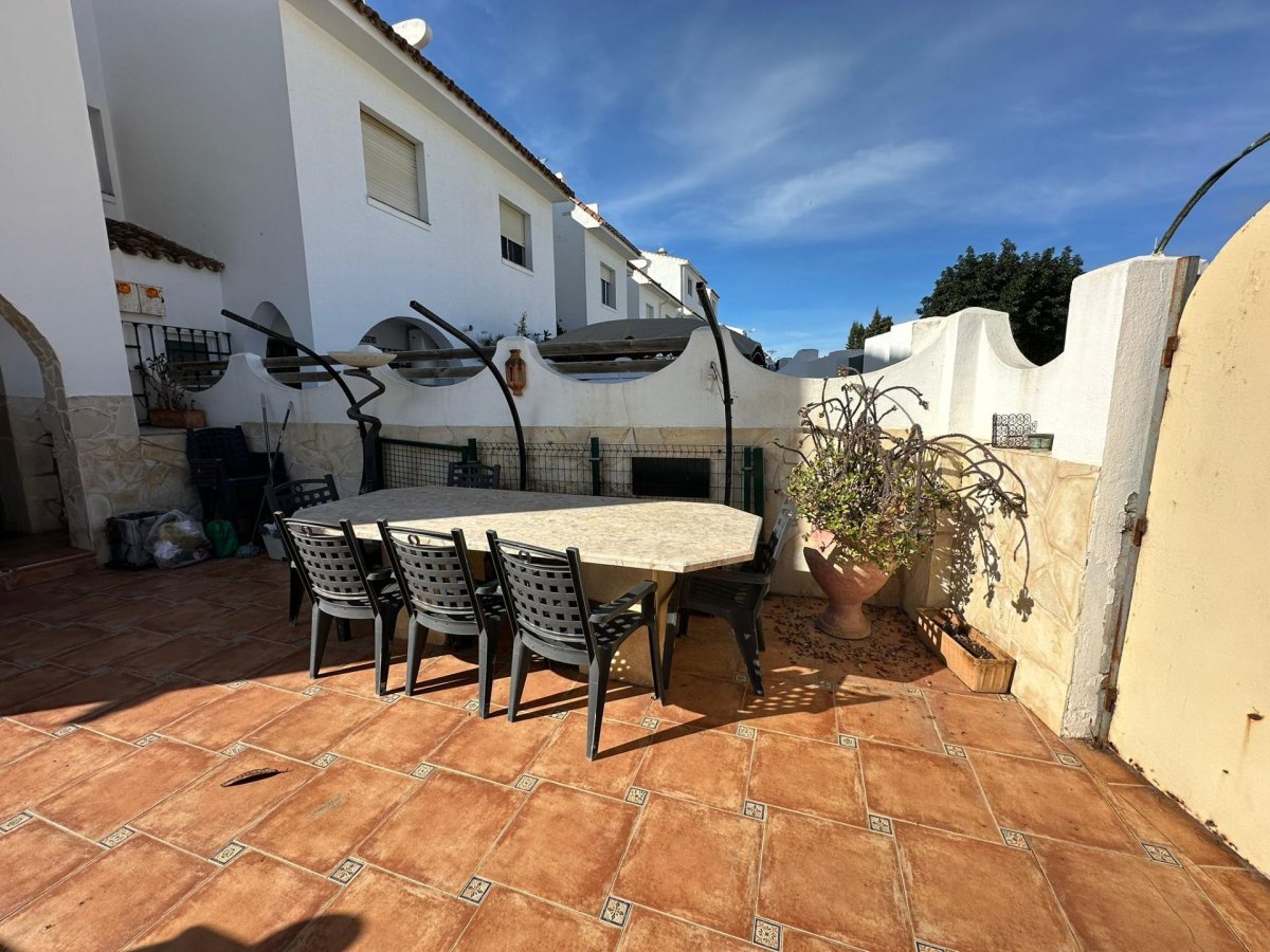 Casa en venta en Mijas Costa - 2 dorm, piscina — Foto 1