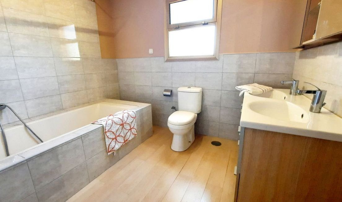 Villa pareada en la urb de la sierrezuela. Reforma a tu gusto. Una de las mejores  zonas residenciales junto a Fuengirola — Foto 8