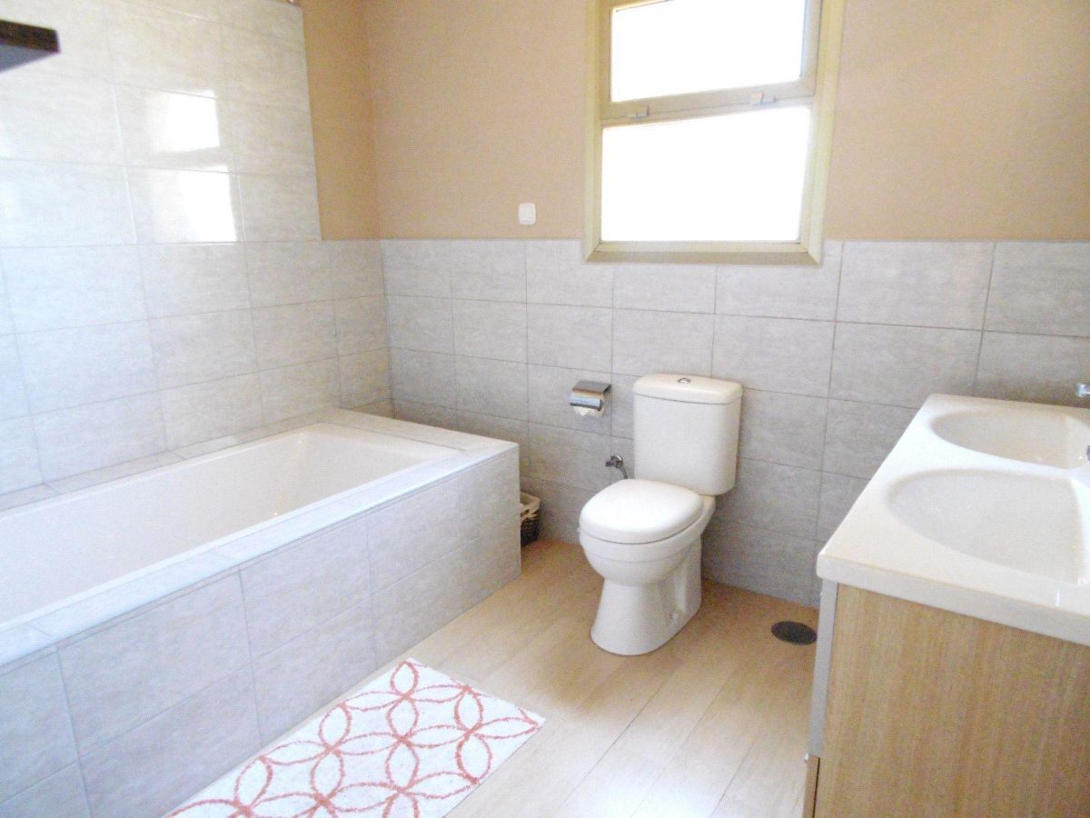 Villa pareada en la urb de la sierrezuela. Reforma a tu gusto. Una de las mejores  zonas residenciales junto a Fuengirola — Foto 27