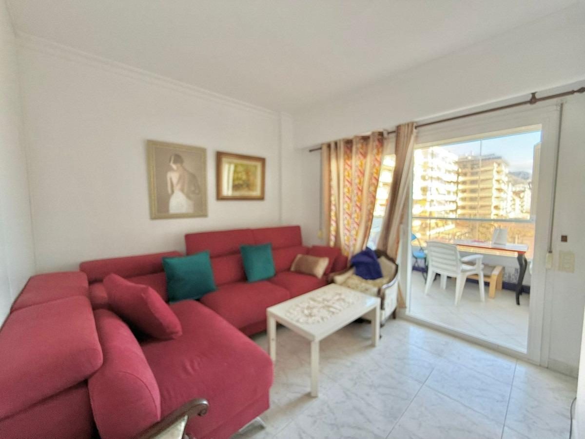 Estudio en venta en el Puerto de Fuengirola con terraza acristalada, vistas panorámicas y piscina — Foto 8