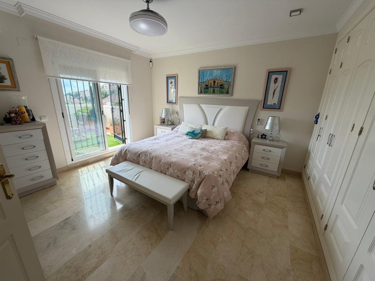 Dúplex en Elviria con Vistas al Mar | Terraza, Garaje y Mucha Luz | Costa del Sol — Foto 21