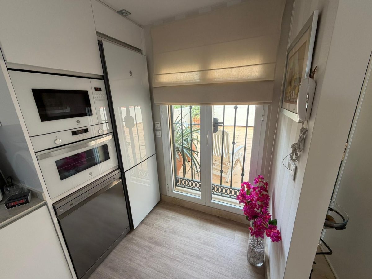 Dúplex en Elviria con Vistas al Mar | Terraza, Garaje y Mucha Luz | Costa del Sol — Foto 9