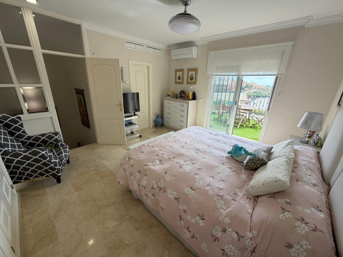 Dúplex en Elviria con Vistas al Mar | Terraza, Garaje y Mucha Luz | Costa del Sol — Foto 13