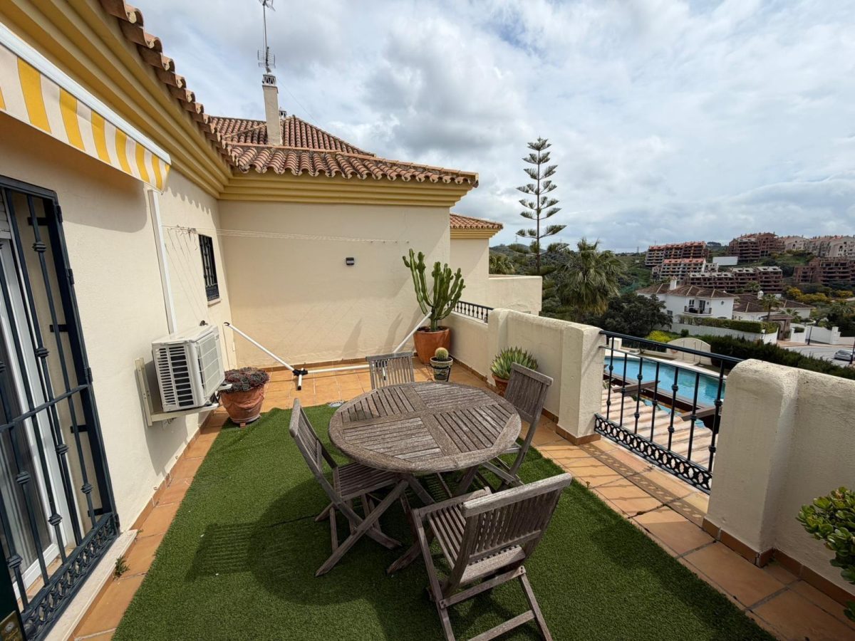 Dúplex en Elviria con Vistas al Mar | Terraza, Garaje y Mucha Luz | Costa del Sol — Foto 10