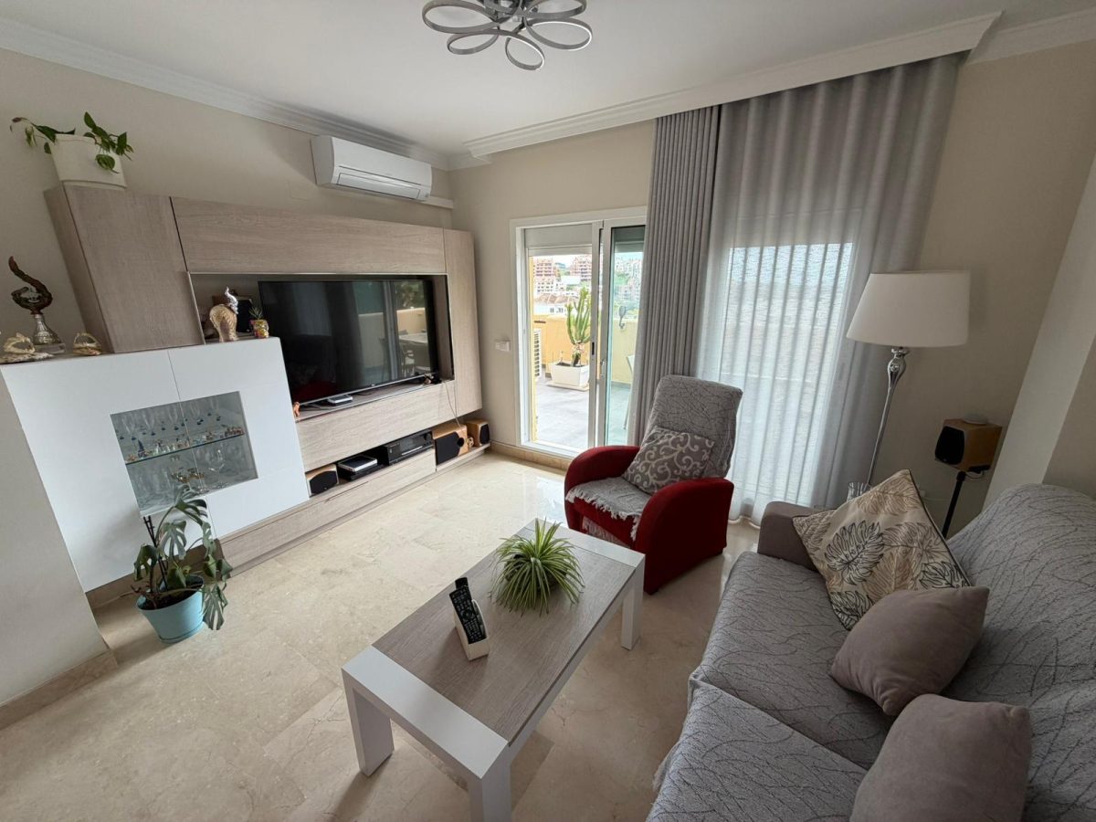 Dúplex en Elviria con Vistas al Mar | Terraza, Garaje y Mucha Luz | Costa del Sol — Foto 5