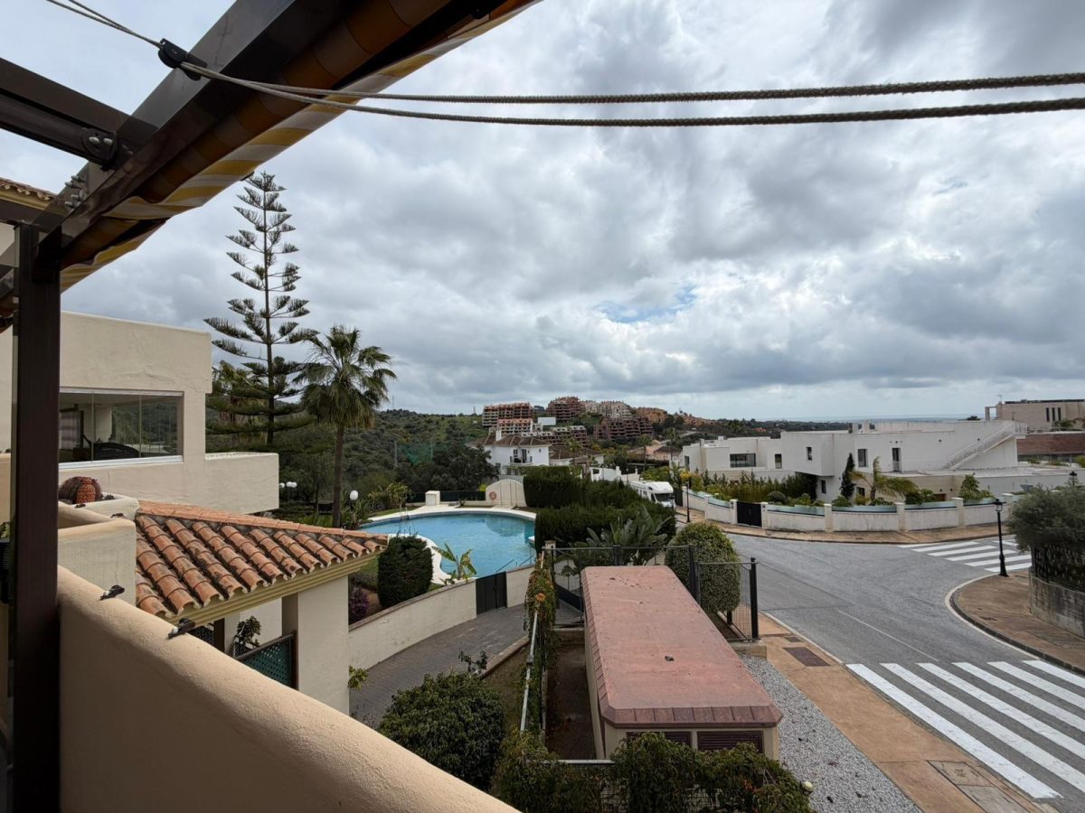 Dúplex en Elviria con Vistas al Mar | Terraza, Garaje y Mucha Luz | Costa del Sol — Foto 12