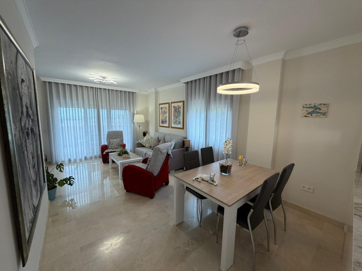 Dúplex en Elviria con Vistas al Mar | Terraza, Garaje y Mucha Luz | Costa del Sol — Foto 4