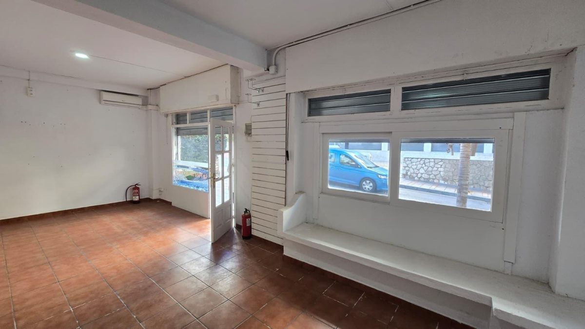 Local comercial en venta en Los Boliches, Fuengirola – Oportunidad en la Costa del Sol — Foto 2