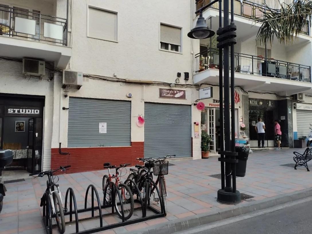 Oportunidad en Costa del Sol – Local comercial con salida de humos en venta o alquiler — Foto 1