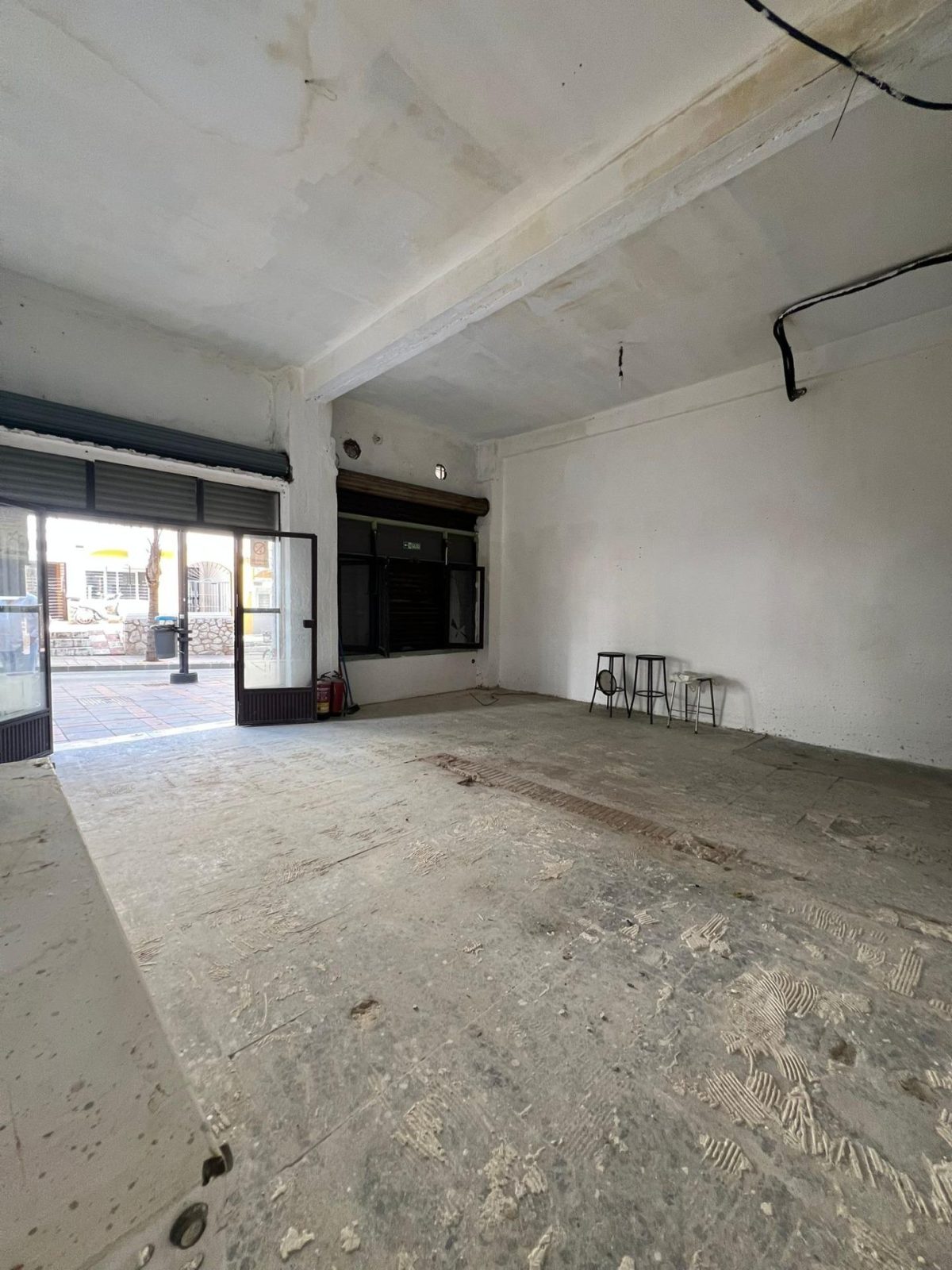 Oportunidad en Costa del Sol – Local comercial con salida de humos en venta o alquiler — Foto 2