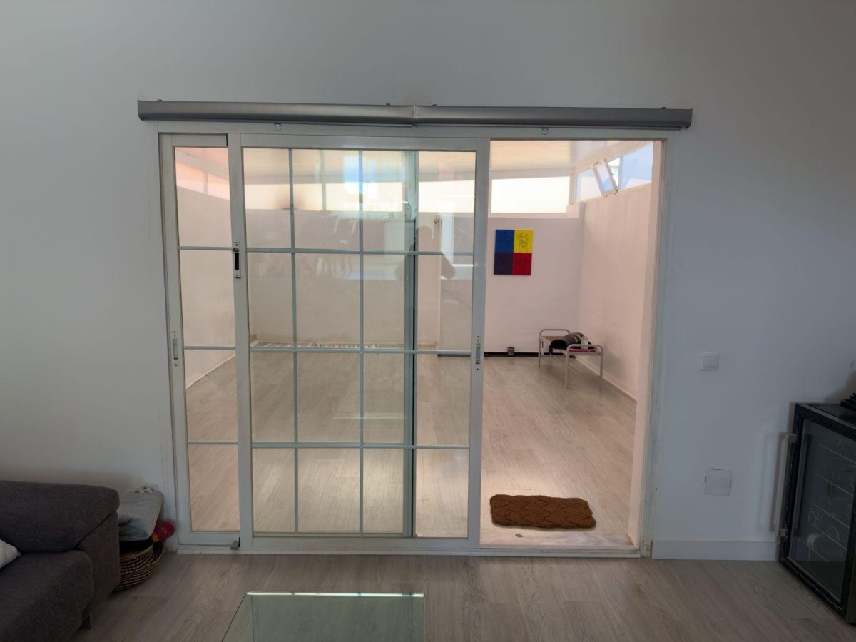 ADOSADO DE DISEÑO CON VISTAS PANORÁMICAS EN BENALMÁDENA — Foto 11