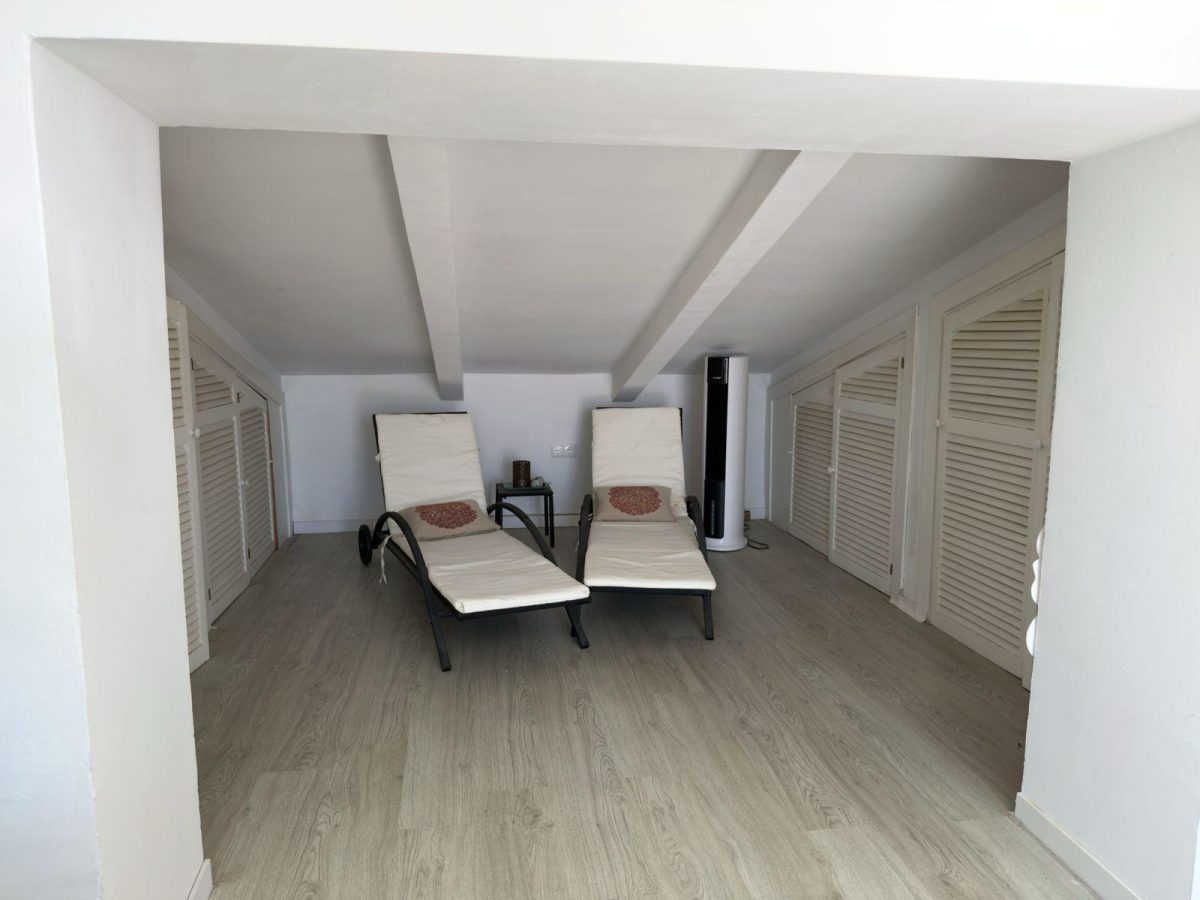 ADOSADO DE DISEÑO CON VISTAS PANORÁMICAS EN BENALMÁDENA — Foto 27