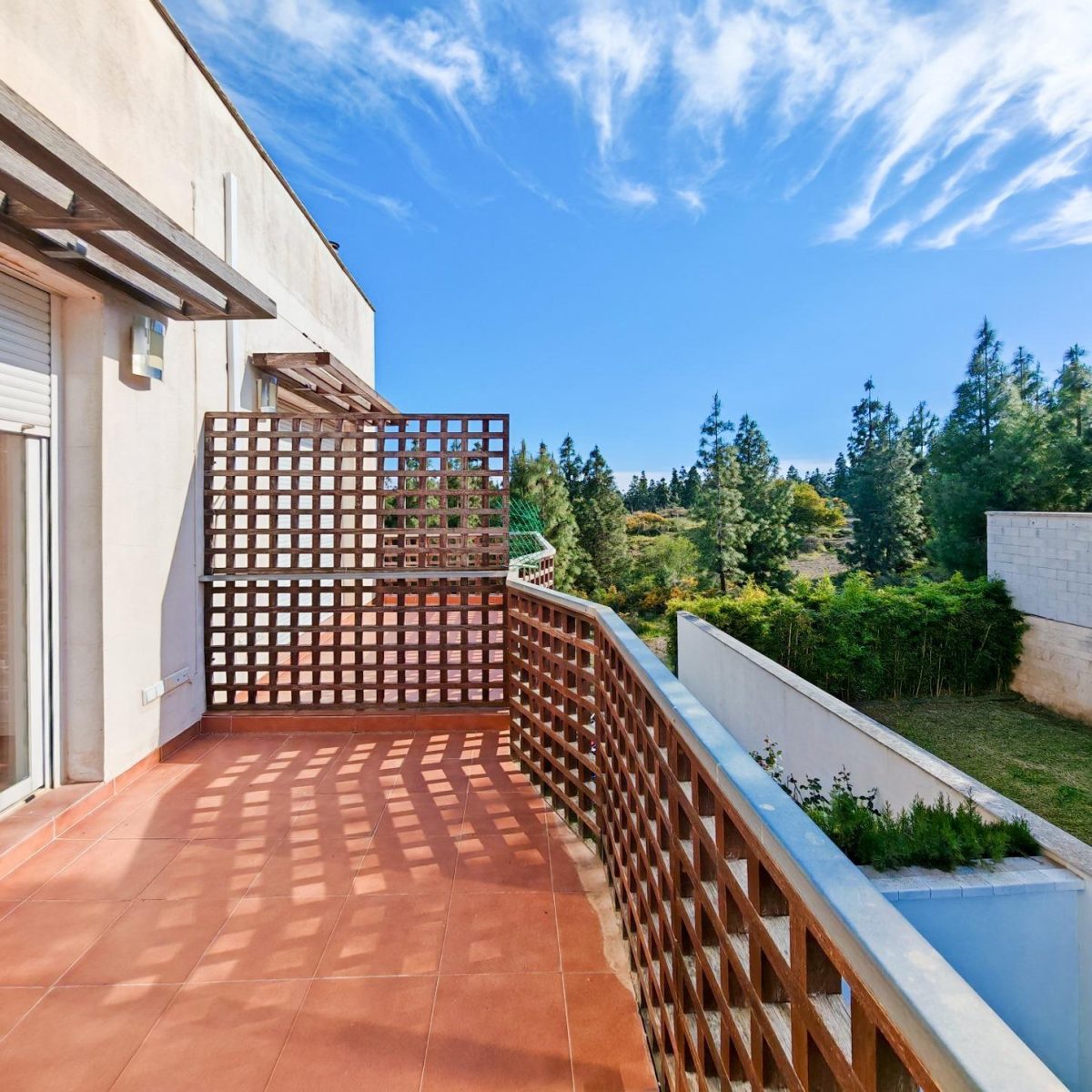 Preciosa Casa Adosada en Hipódromo, Costa del Sol – Luz, Jardines y Confort — Foto 21