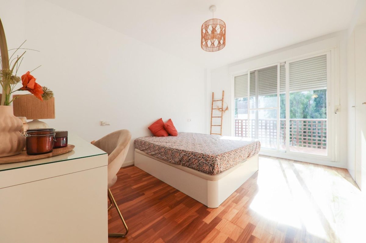Preciosa Casa Adosada en Hipódromo, Costa del Sol – Luz, Jardines y Confort — Foto 20