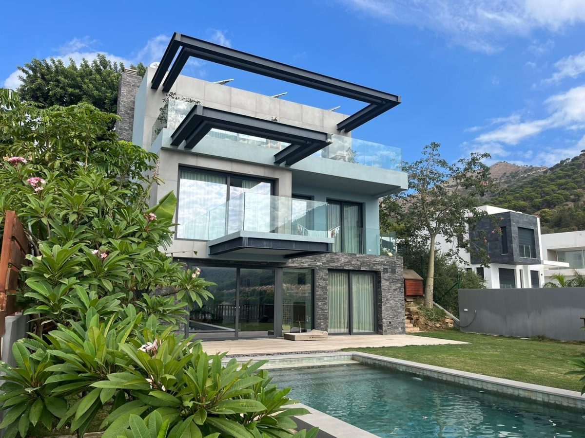 Exclusiva Villa de Lujo en Mijas – Sostenibilidad y Elegancia en Perfecta Armonía — Foto 1