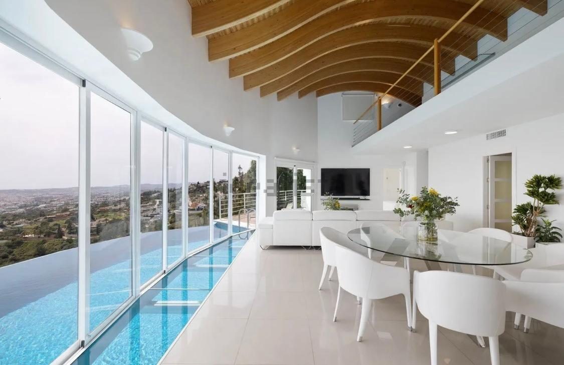 Villa de lujo en la Costa del Sol con piscina infinity interior y vistas al mar en Benalmádena — Foto 22