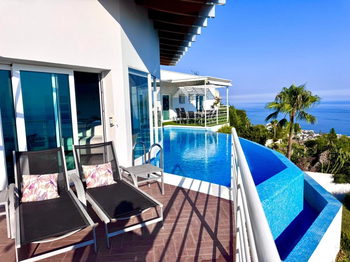 Villa de lujo en la Costa del Sol con piscina infinity interior y vistas al mar en Benalmádena — Foto 10