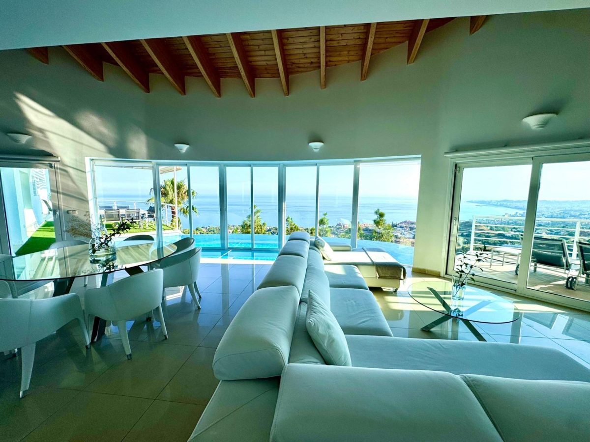 Villa de lujo en la Costa del Sol con piscina infinity interior y vistas al mar en Benalmádena — Foto 27
