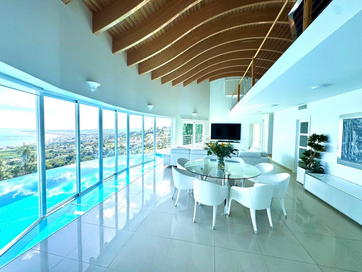 Villa de lujo en la Costa del Sol con piscina infinity interior y vistas al mar en Benalmádena — Foto 12