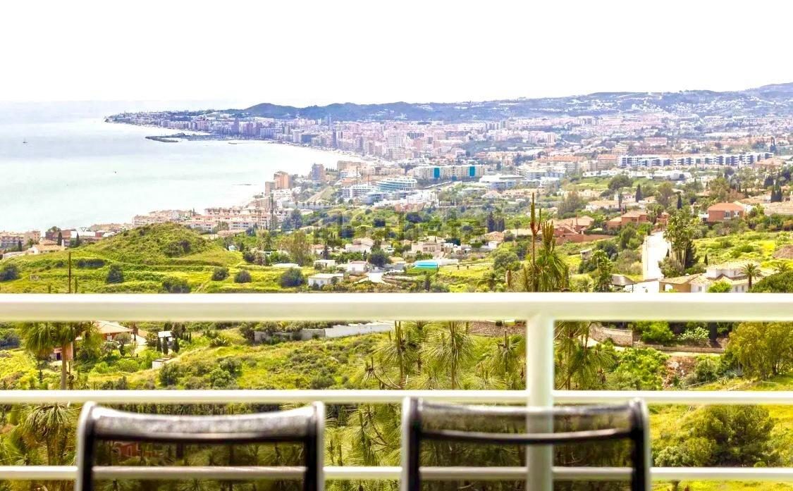 Villa de lujo en la Costa del Sol con piscina infinity interior y vistas al mar en Benalmádena — Foto 11