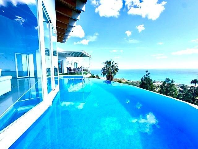 Villa de lujo en la Costa del Sol con piscina infinity interior y vistas al mar en Benalmádena — Foto 8
