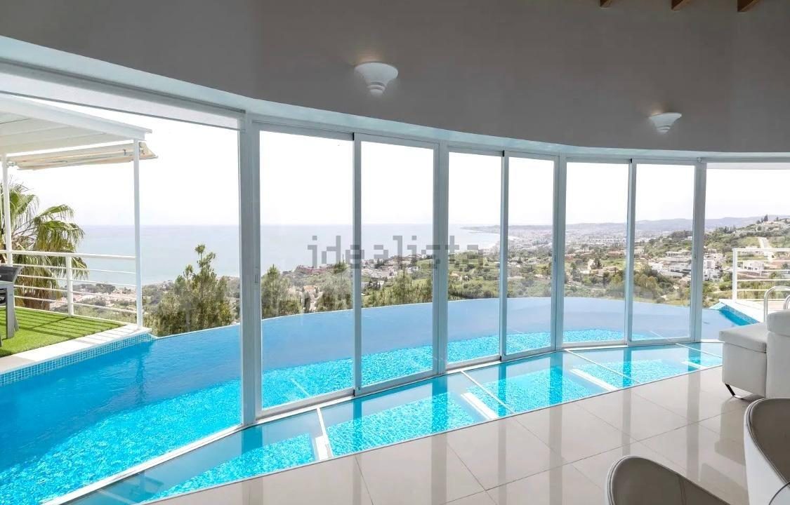 Villa de lujo en la Costa del Sol con piscina infinity interior y vistas al mar en Benalmádena — Foto 13