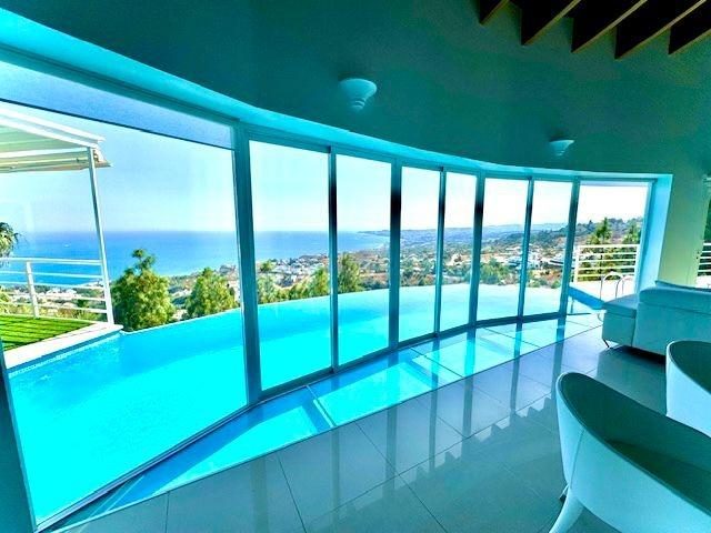 Villa de lujo en la Costa del Sol con piscina infinity interior y vistas al mar en Benalmádena — Foto 4