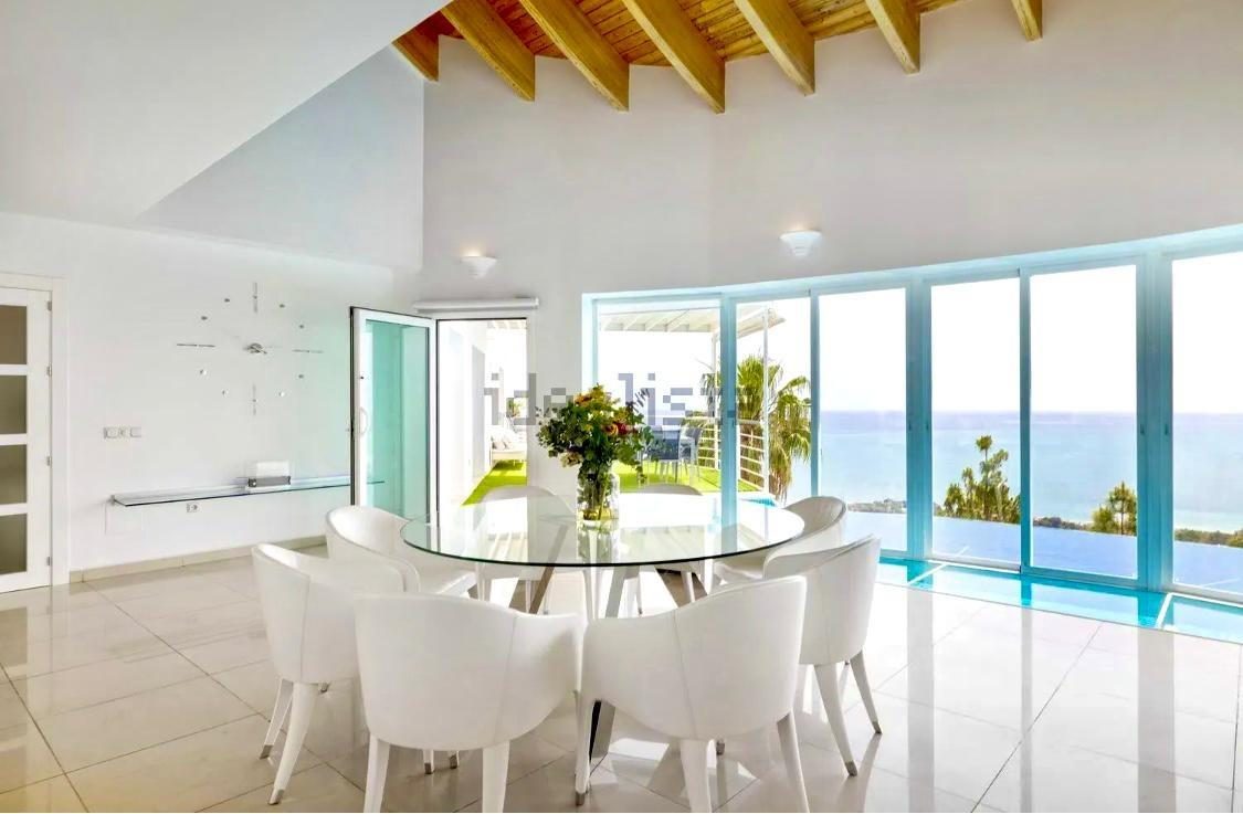 Villa de lujo en la Costa del Sol con piscina infinity interior y vistas al mar en Benalmádena — Foto 24