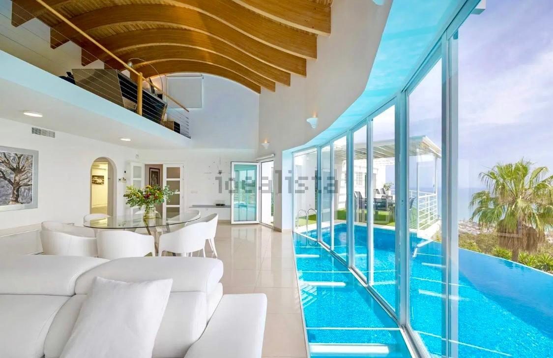 Villa de lujo en la Costa del Sol con piscina infinity interior y vistas al mar en Benalmádena — Foto 1