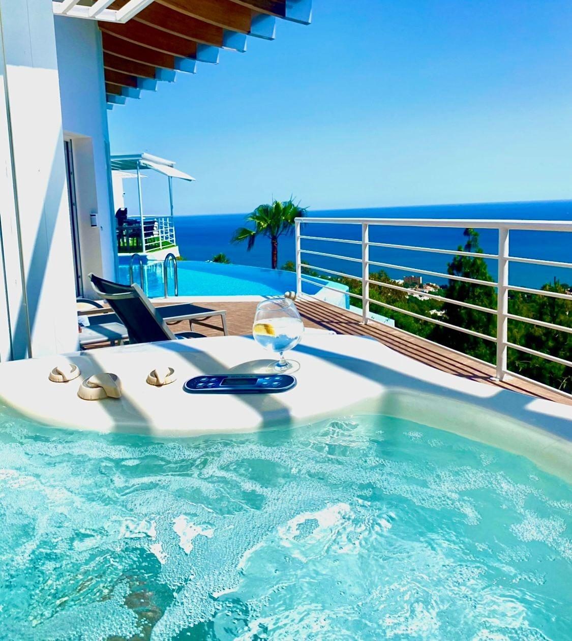 Villa de lujo en la Costa del Sol con piscina infinity interior y vistas al mar en Benalmádena — Foto 6