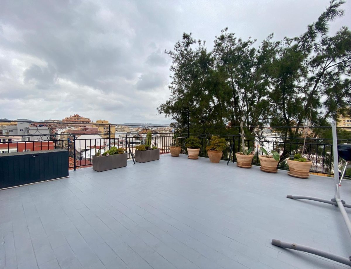 Ático luminoso con gran terraza en Fuengirola 5ª Planta sin ascensor — Foto 4