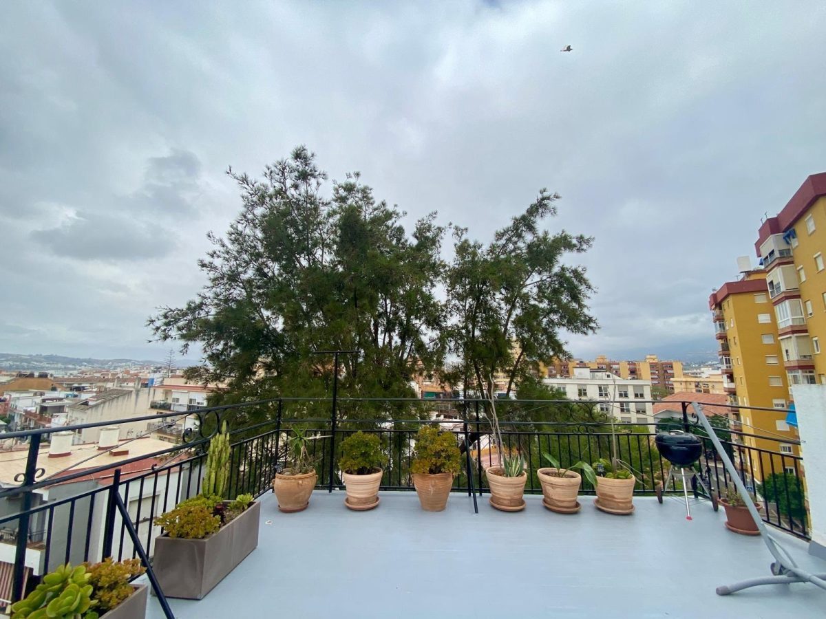 Ático luminoso con gran terraza en Fuengirola 5ª Planta sin ascensor — Foto 14