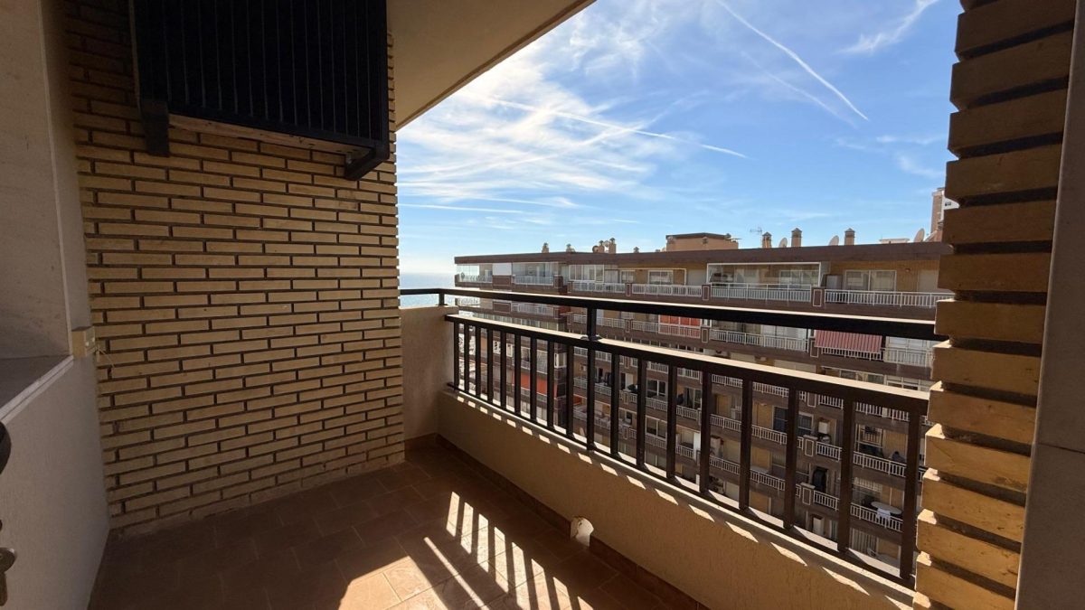 ¡Vive el Sueño Junto al Mar en Fuengirola! Apartamento de Ensueño en el Paseo Marítimo — Foto 1