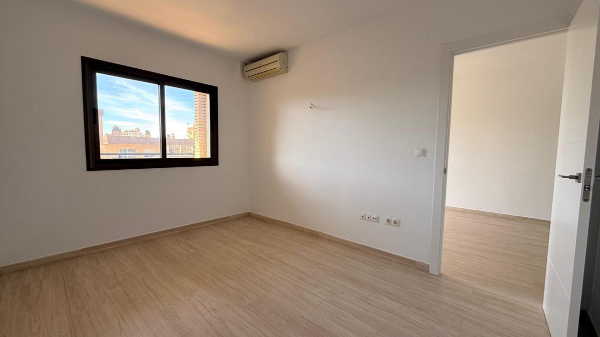 ¡Vive el Sueño Junto al Mar en Fuengirola! Apartamento de Ensueño en el Paseo Marítimo — Foto 10