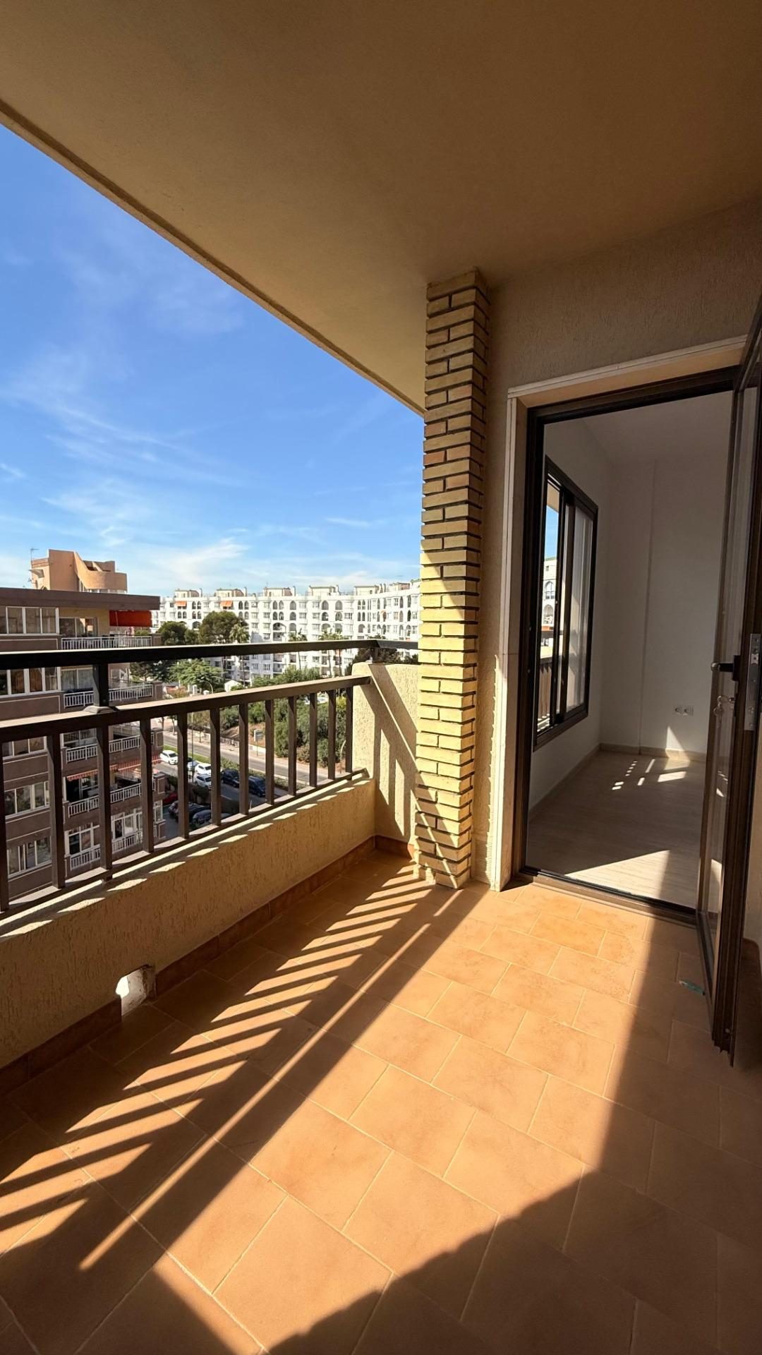 ¡Vive el Sueño Junto al Mar en Fuengirola! Apartamento de Ensueño en el Paseo Marítimo — Foto 7